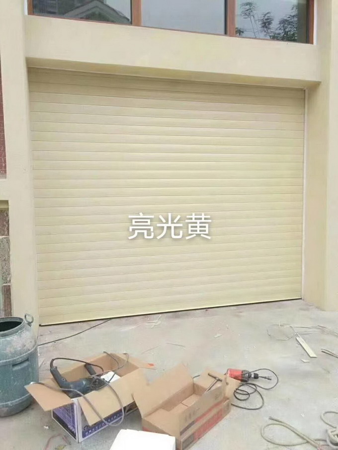 車庫(kù)電動(dòng)門.jpg